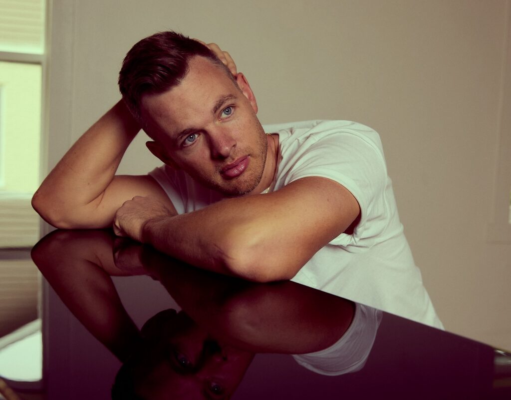 CLARK BECKHAM’S INTIMATE 'ACOUSTIC WORSHIP SESSIONS' HALLMARKED BY GOSPEL, SOUL AND R&B INFLUENCES